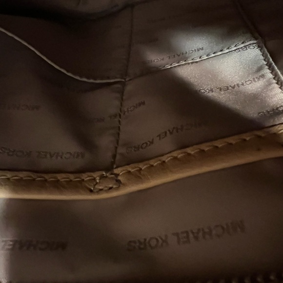 Excellent GUC tan shoulder bag - Picture 9 of 10